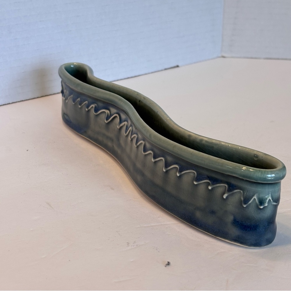 Wavy Ceramic Planter - Picture 7 of 10